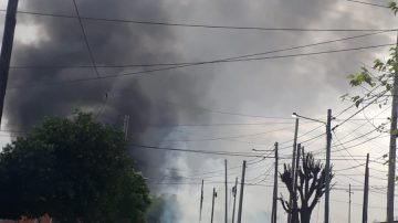 A un mes del último incendio, el fuego se apodera otra vez del predio de ERSA