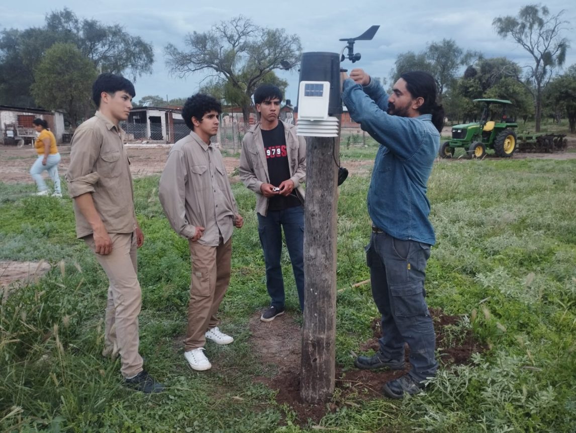 Nueva estación meteorológica en el área de trabajo de la AER Añatuya