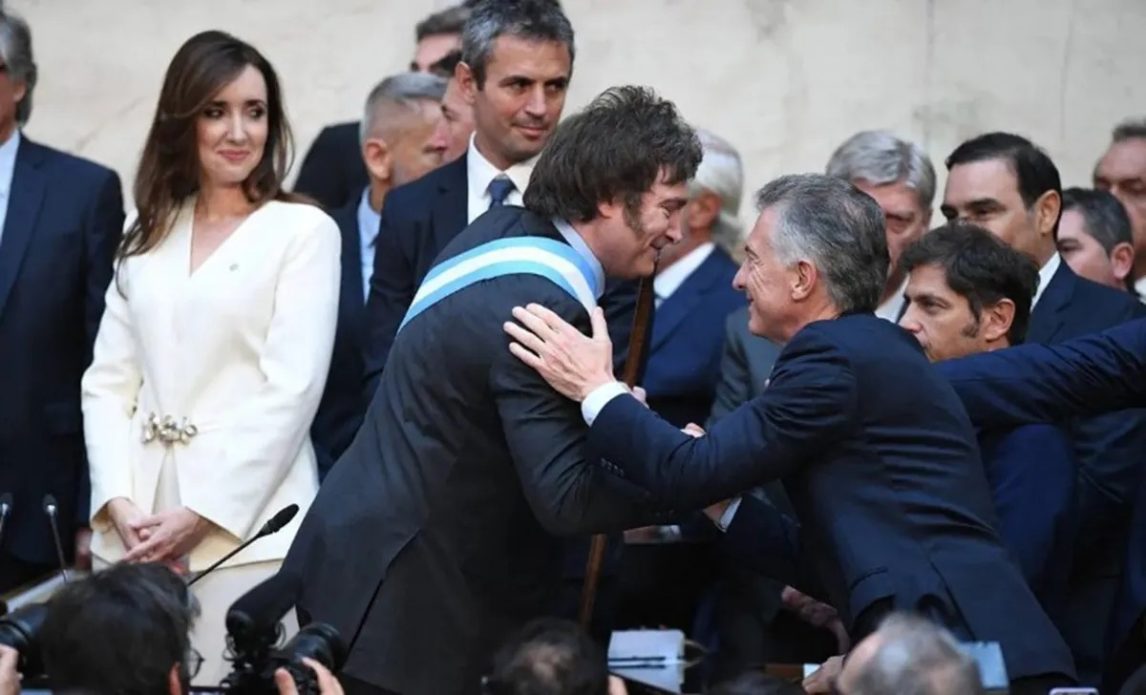 Tras las denuncias por el video “fake”, Milei y Macri se toman de la mano para ganarle a Kicillof