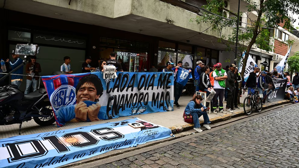 Hoy se reanuda el juicio por la muerte de Diego Maradona