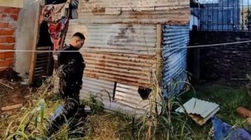 Encontraron un bebé desnudo deambulando solo: sus padres estaban borrachos