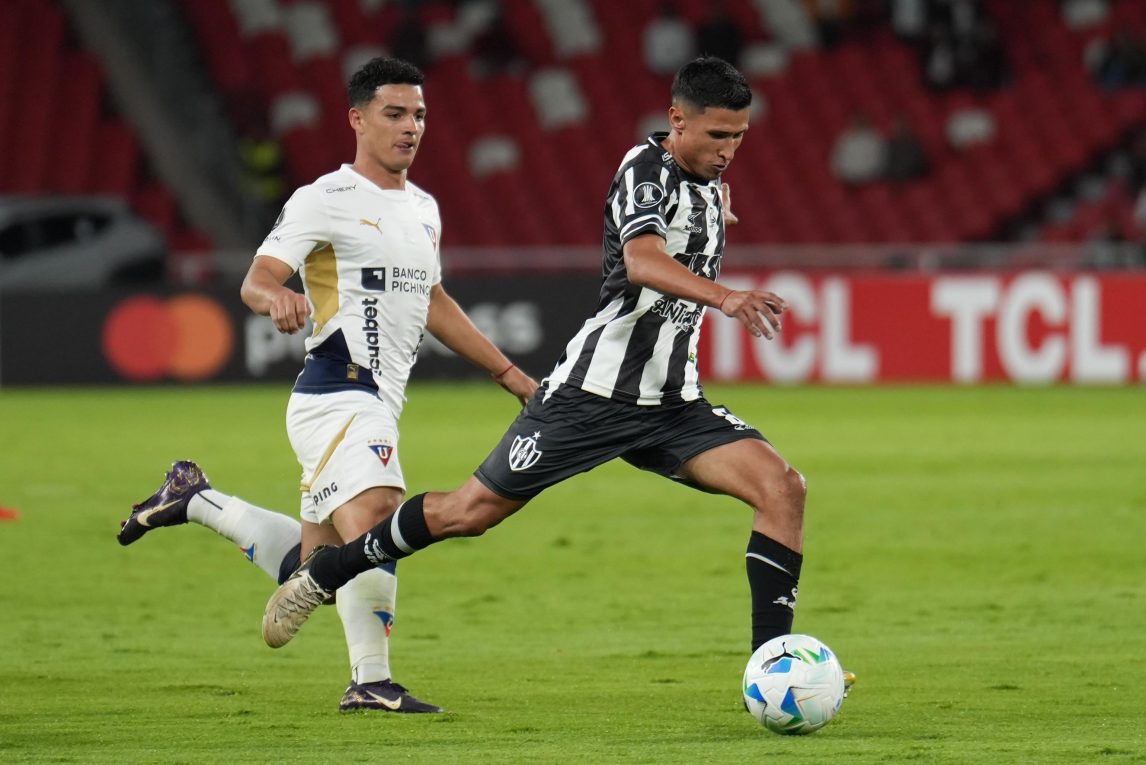 Central Córdoba fue goleado en Quito, se quedó afuera de la Libertadores pero jugará Sudamericana