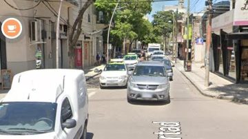 Se reunió con varias personas en un bar céntrico; al regresar a su casa le faltaban cheques