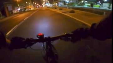 Madrugada violenta: Lo empujaron de la bici e hirieron con un cuchillo para robarle