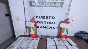 Un ciudadano rellenó dos matafuegos con 12 kilos de cocaína y quedó detenido