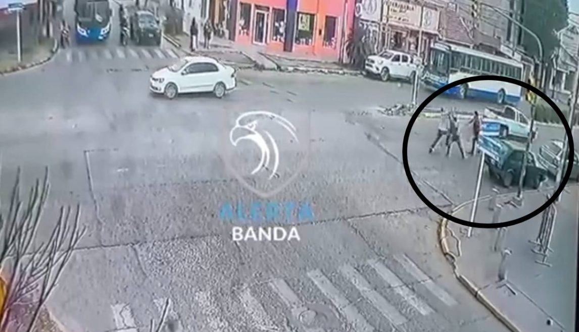 Video: a las piñas en plena Av. Belgrano de La Banda