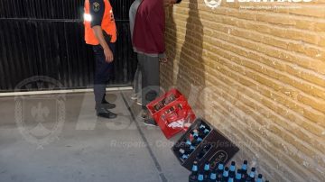 Intentaban hurtar envases de cerveza, agredieron a la policía y uno se autolesionó en la Comisaría