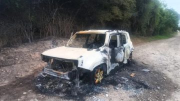 Hallaron dos cuerpos calcinados dentro de una camioneta