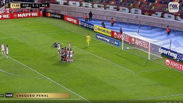 La polémica de la noche: el árbitro cobró penal para Central Córdoba pero el VAR lo anuló