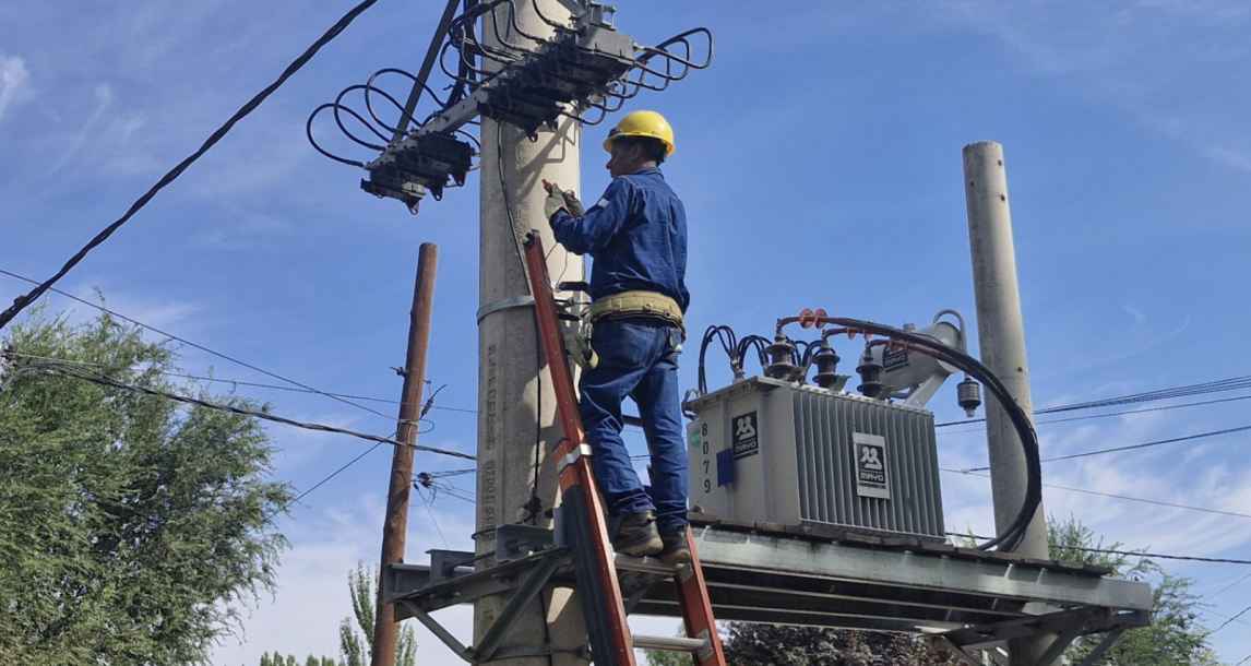 Anuncian cortes de luz programados para este lunes en varias localidades del interior santiagueño