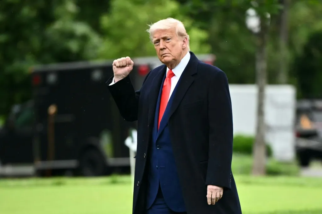 Trump extiende hasta el 9 de julio el retraso del arancel del 50 % para la UE