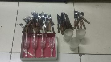 Atrapan a un ladrón que se robó cubiertos, vasos y copas desde una vivienda