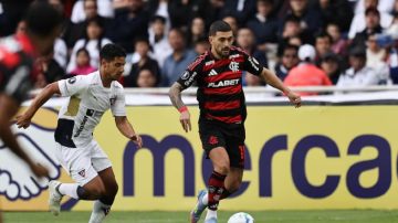 Flamengo le gana 2 a 0 a Liga de Quito en un partido que Central Córdoba sigue de cerca