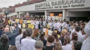 Médicos del Hospital Garrahan harán un paro en reclamo mejoras salariales
