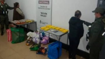 Descubren a dos mujeres que trasladaban más de 10 kilos de cocaína en peluches y almohadas