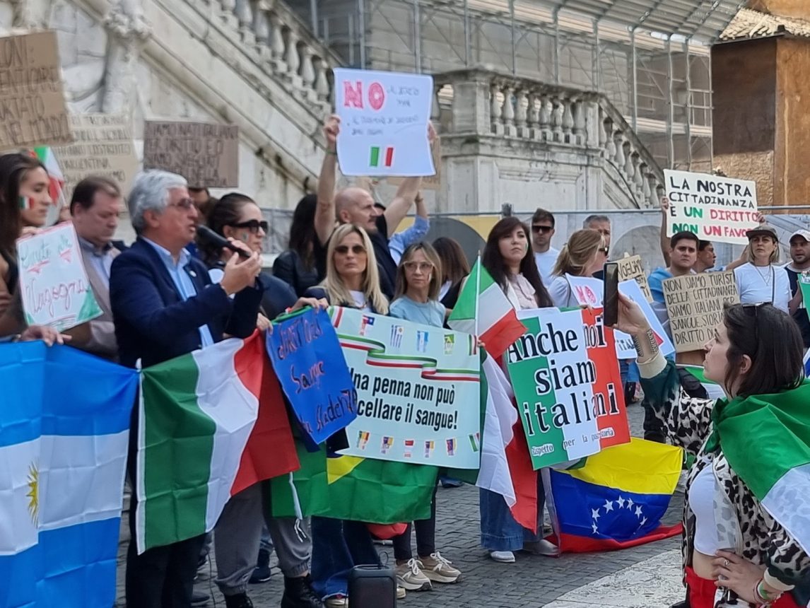 Argentinos se manifestaron en Roma en contra del decreto que restringe su acceso a la ciudadanía