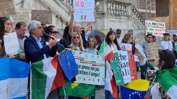 Argentinos se manifestaron en Roma en contra del decreto que restringe su acceso a la ciudadanía