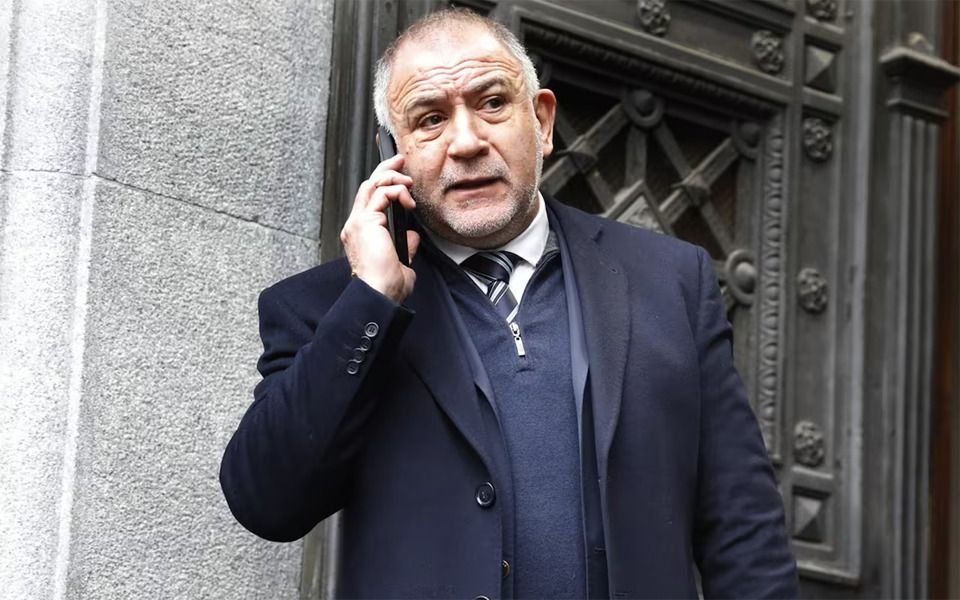 Le robaron el celular a Luis Juez mientras daba una entrevista