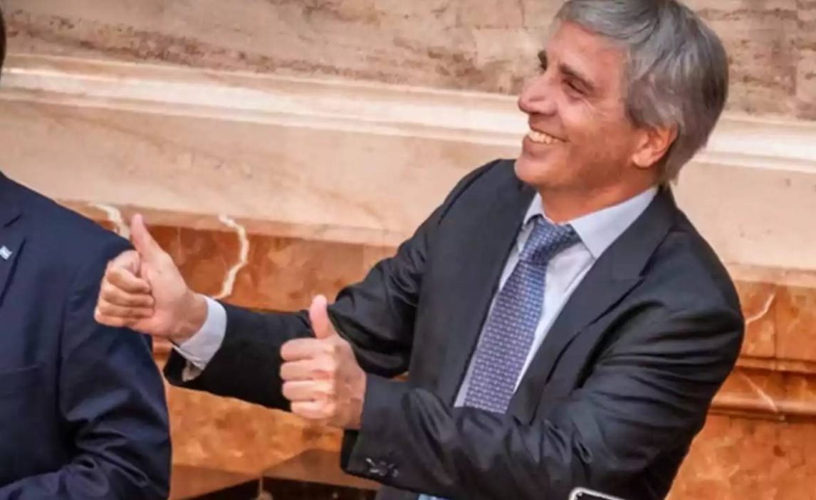 Caputo confirmó cuánto aumentará la AUH de Anses en junio