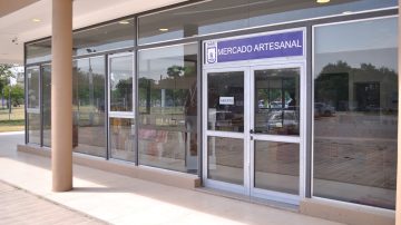 Continúa el ciclo de charlas “Santiago querido” en el Mercado Artesanal Municipal