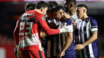 VIDEO: jugador venezolano se quebró tras una frase ofensiva y estalló un escándalo en la Libertadores