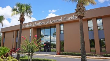 ONG católica denunció a una excontadora por desviar millones con facturas falsas