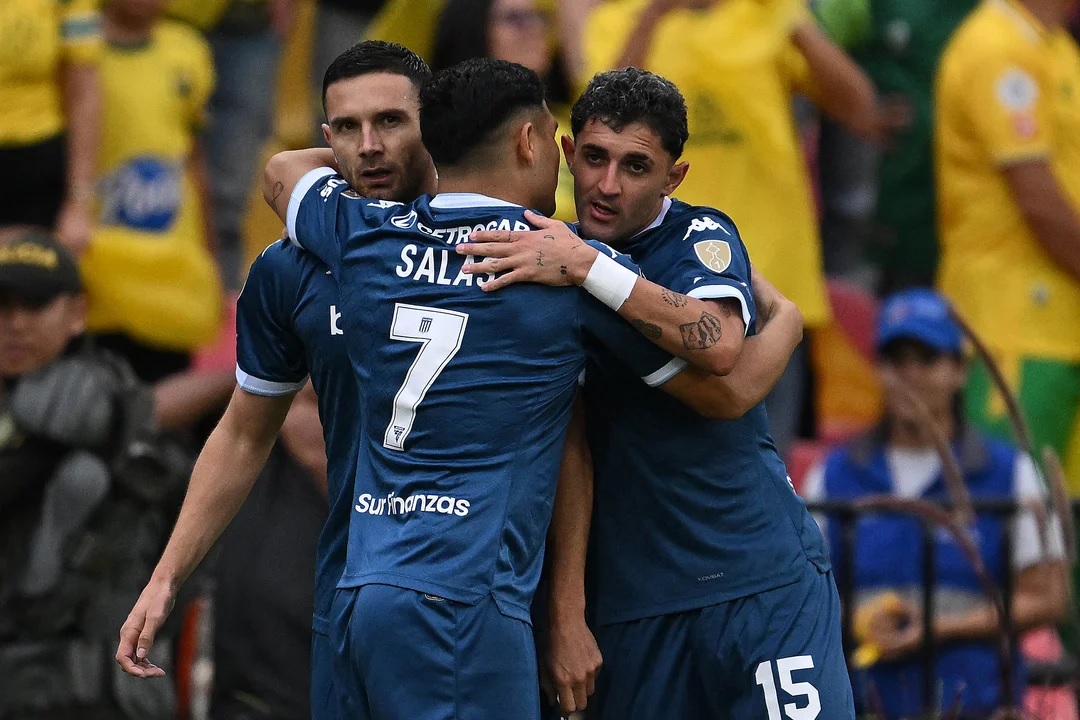 Racing arrasó en Colombia y manda en la Copa Libertadores