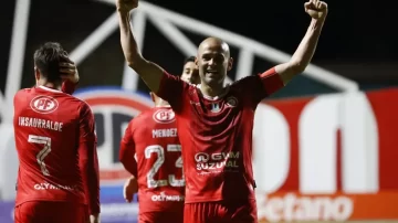 “Sacha” Sáez, a sus 40 años que no para de hacer goles en el fútbol chileno