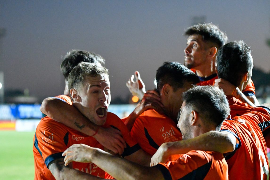 Sarmiento le ganó a Boca Unidos y recuperó la punta del Grupo D