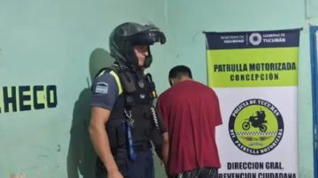 Un joven atacó a su mamá con una bolsa llena de naranjas porque lo hizo levantar al mediodía