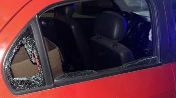 Estacionó cerca de un boliche de la autopista y lo desvalijaron