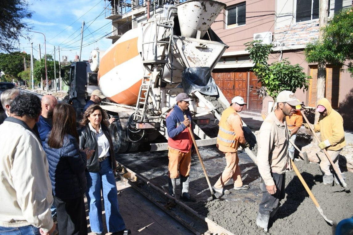 La intendente Fuentes destacó el avance de la obra de repavimentación de la avenida Colón