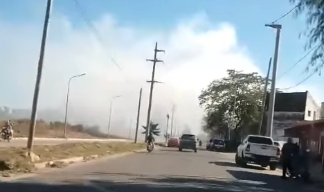 VIDEO | Temor en La Banda por un incendio en la cooperativa algodonera