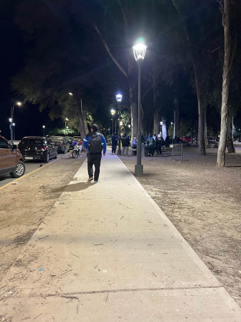 Día del Padre con presupuesto ajustado: familias santiagueñas eligieron la Costanera para celebrar