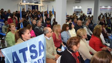 La sede santiagueña del PJ desbordó de militantes en respaldo a Cristina Kirchner