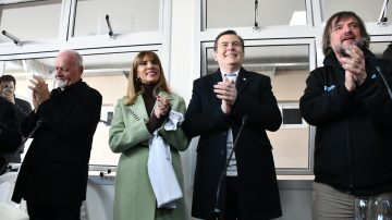 Zamora y el padre “Pepe” Di Paola habilitaron espacios de ayuda en barrios vulnerables