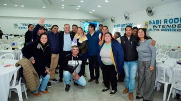 Insólito: le robaron el celular a Osvaldo Jaldo mientras se sacaba una foto