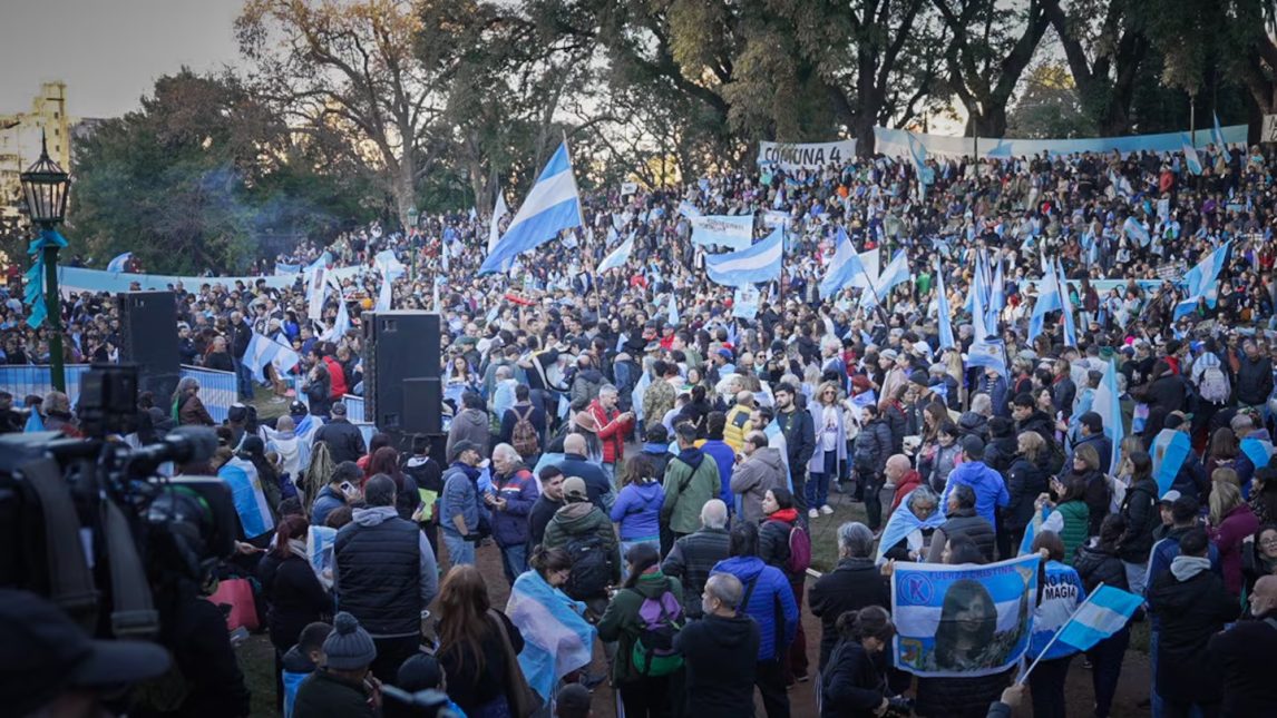 Cristina Kirchner habló para una multitud en el banderazo de Parque Lezama