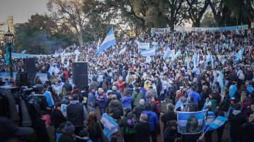 Cristina Kirchner habló para una multitud en el banderazo de Parque Lezama