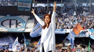 “Tobillera y Revolución”: estalló la cumbia dedicada a Cristina Kirchner tras su prisión domiciliaria