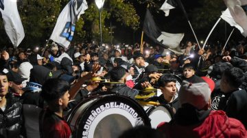 Central Córdoba arrancó los festejos por sus 106 años con una multitudinaria vigilia ferroviaria