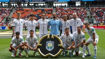 Barberos, limpiadores de autos, corredores inmobiliaros y seguros: Las profesiones de los jugadores del Auckland al que Boca debe golear en busca de la clasificación