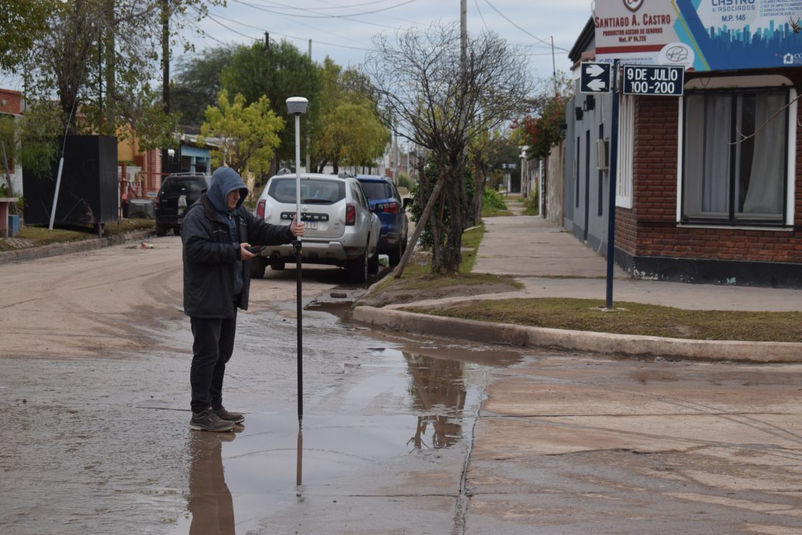 Iniciaron en Añatuya un relevamiento altimétrico para planificar soluciones hidráulicas