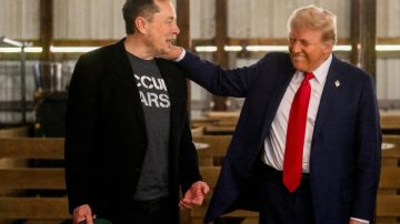 Steve Bannon, exasesor de Trump, pide deportar a Elon Musk: “Es un inmigrante ilegal”