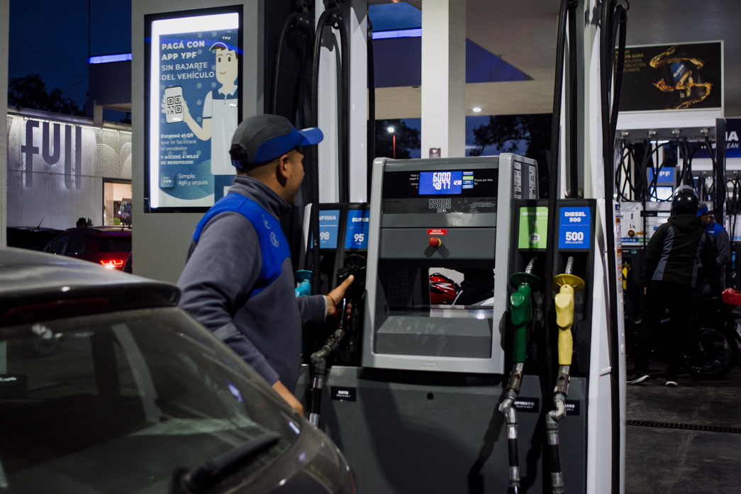 Se viene un nuevo aumento en el precio de los combustibles: qué definió YPF