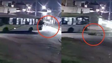 VIDEO | Viajaba en colectivo apoyado sobre la ventanilla y se desprendió el vidrio