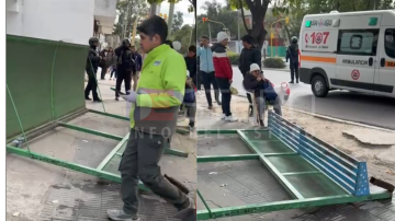 Susto en pleno centro: cedió la garita de una parada de colectivos y golpeó a un niño y a una anciana