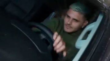 Después de 12 horas de drama y tensión, Icardi se llevó a sus hijas de la casa de Wanda