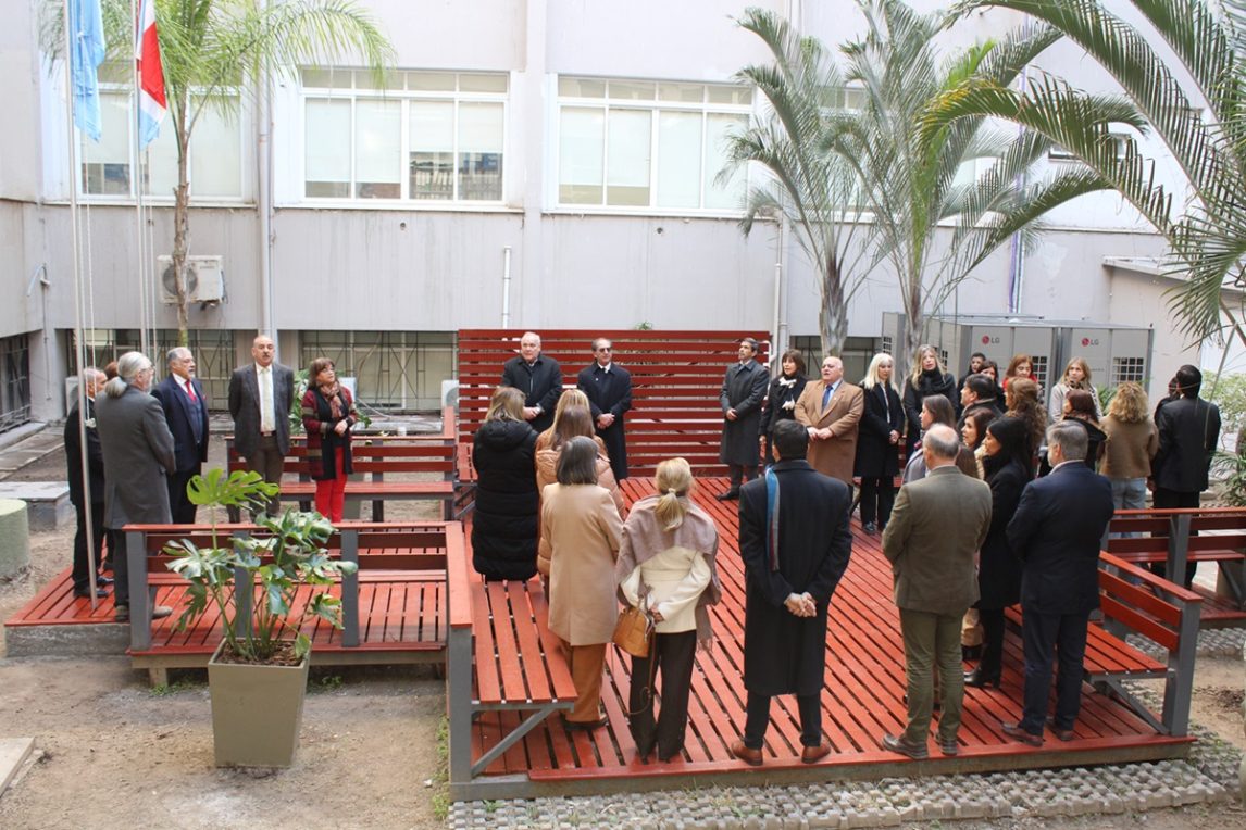 El Poder Judicial inauguró patio con históricos mástiles del Palacio de Tribunales