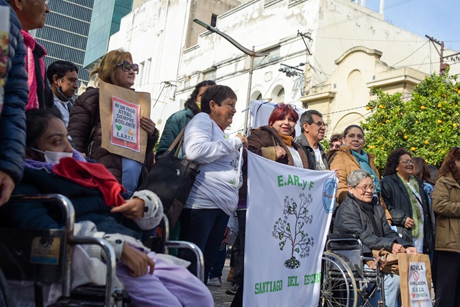 Marcha por la inclusión: familias y profesionales reclamaron por los derechos de las personas con discapacidad en la Plaza Libertad